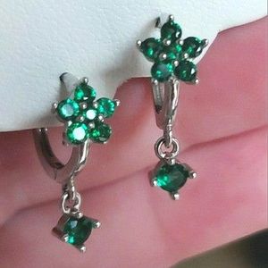 925 STERLING SILVER EMERALD GREEN FLOWER CRYSTAL HUGGIE HOOPS☆ST. PATRICKS DAY